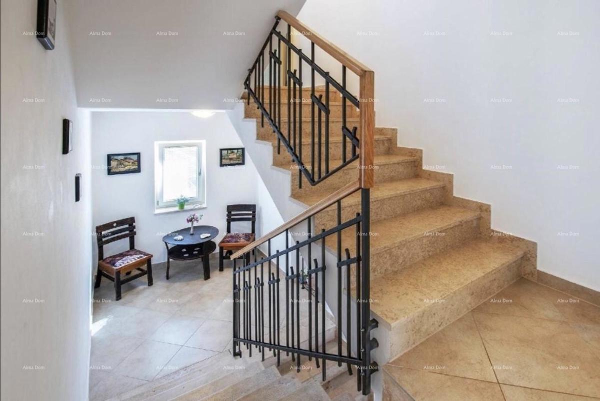 Una bellissima villa con piscina a Dignano è in vendita