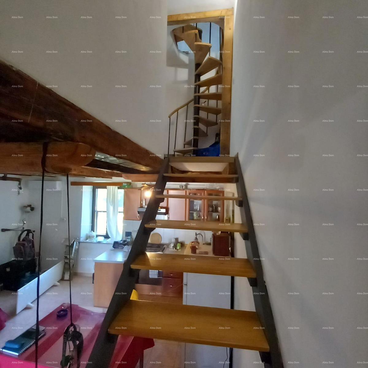 In vendita: affascinante casa istriana con ampio cortile – Valtura