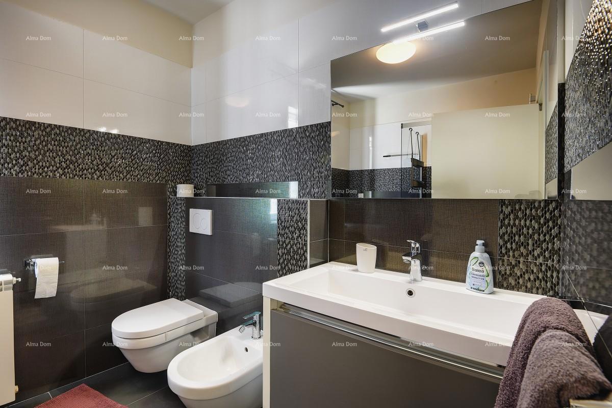 Primo fila al mare e alla spiaggia – casa con piscina e grande giardino, Pješčana Uvala!