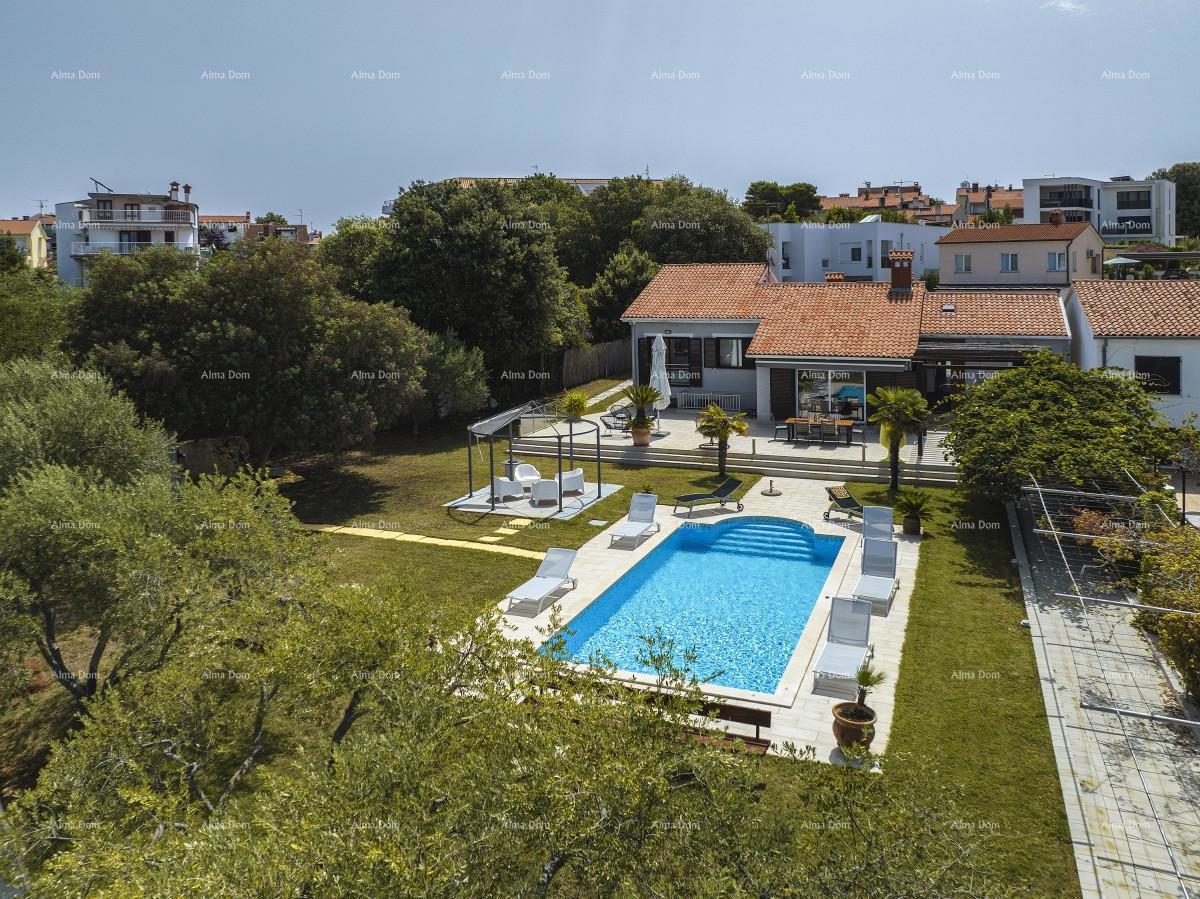 Primo fila al mare e alla spiaggia – casa con piscina e grande giardino, Pješčana Uvala!