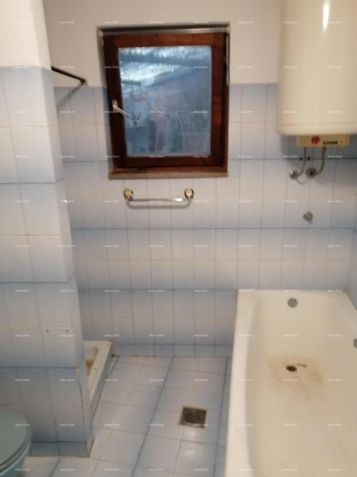 Casa nel centro di Marčana con un giardino.