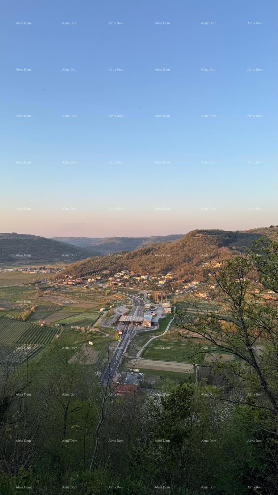 KAŠTEL – Terreno edificabile di 1.500 m² con vista panoramica