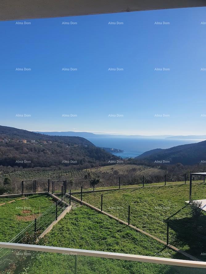 Labin! Vendiamo un bellissimo appartamento bilocale con vista mare!