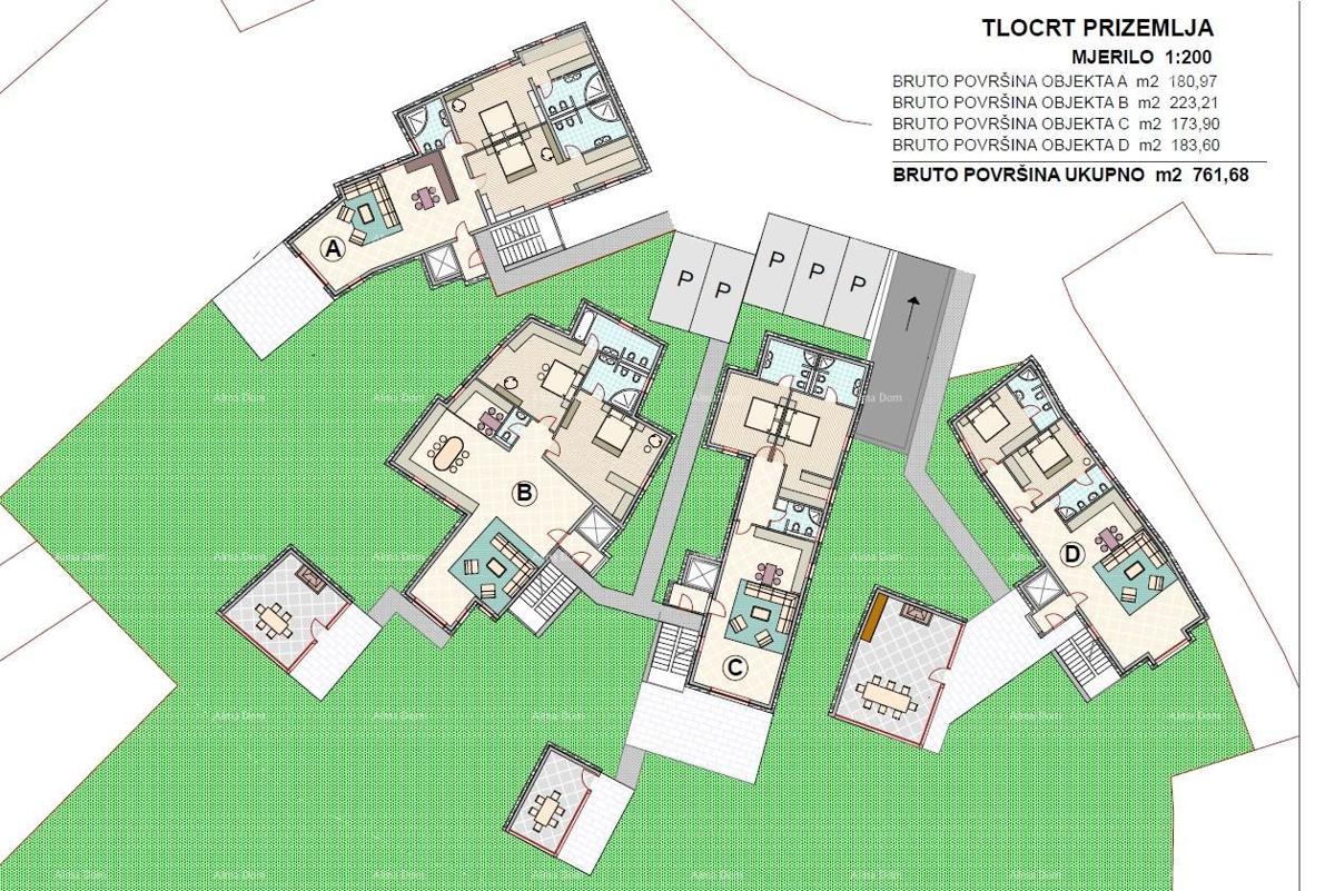 Rinnova la tua oasi a Oprtalj: case in pietra su un ampio terreno con potenziale
