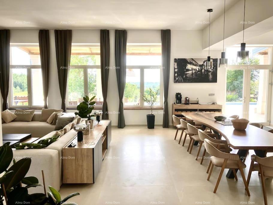 Bella e moderna casa in vendita, Parenzo