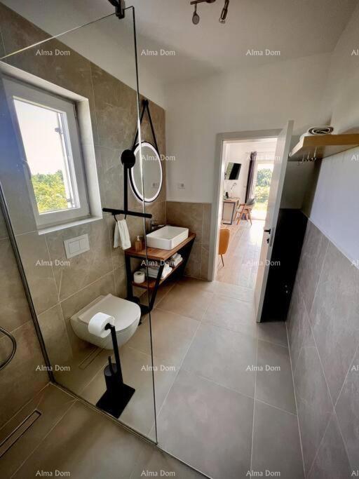 Bella e moderna casa in vendita, Parenzo