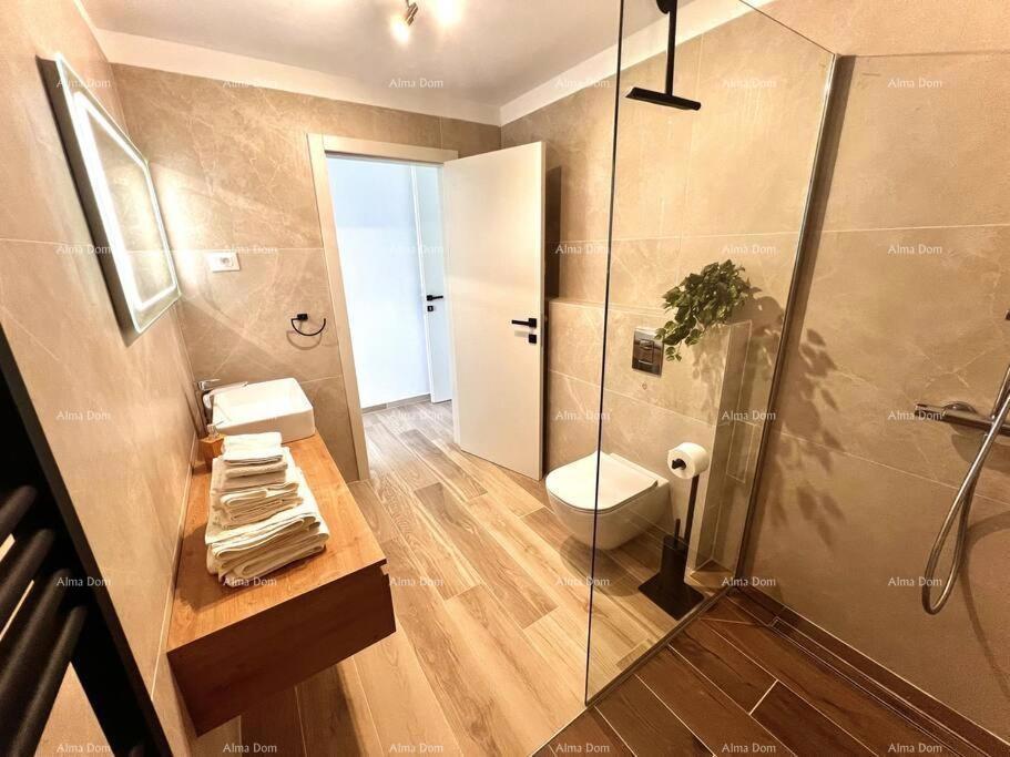 Bella e moderna casa in vendita, Parenzo