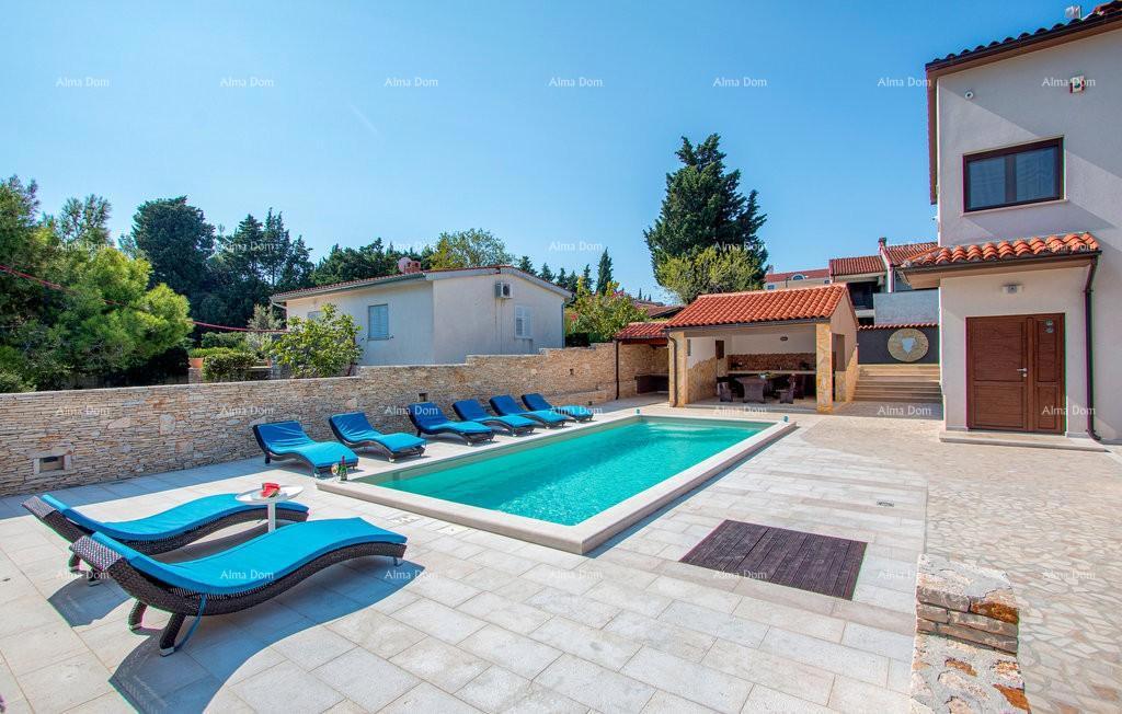 Premantura, villa indipendente con 5 camere da letto. Vicinanza al mare.