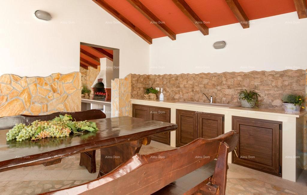 Premantura, villa indipendente con 5 camere da letto. Vicinanza al mare.