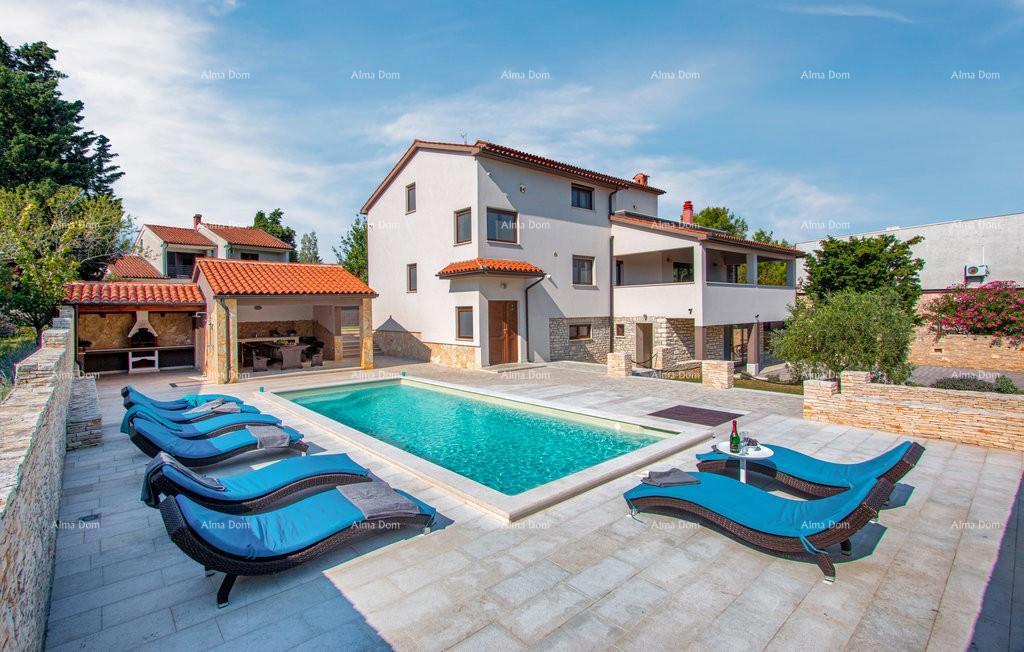 Premantura, villa indipendente con 5 camere da letto. Vicinanza al mare.