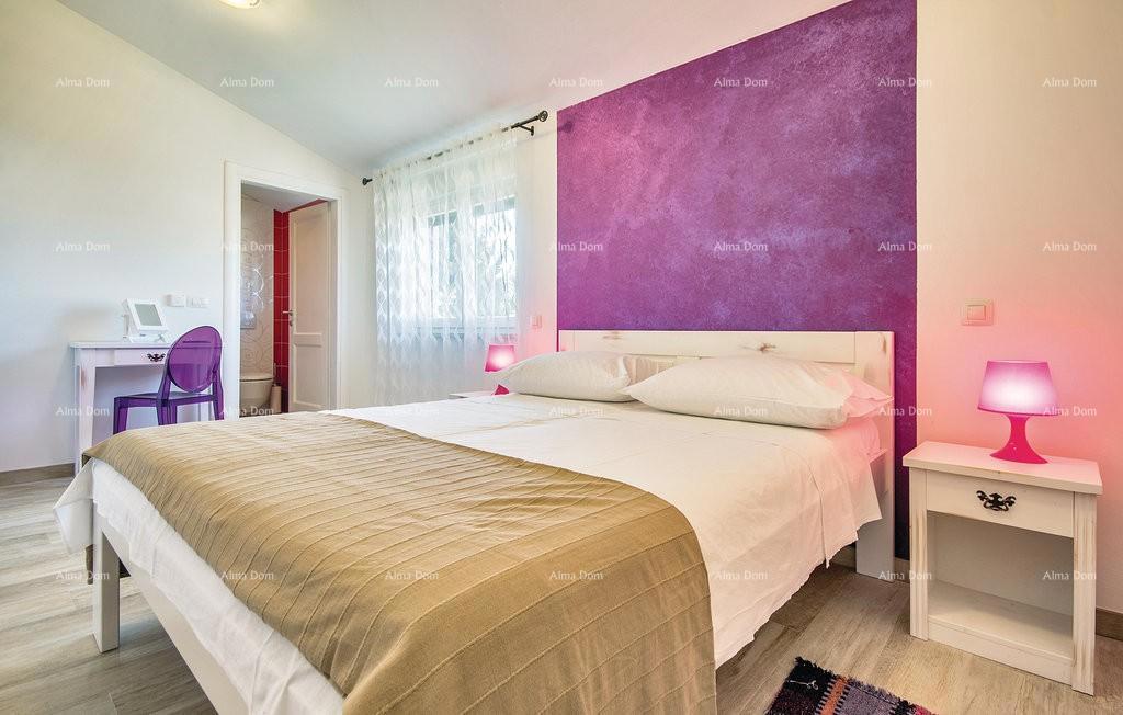 Premantura, villa indipendente con 5 camere da letto. Vicinanza al mare.