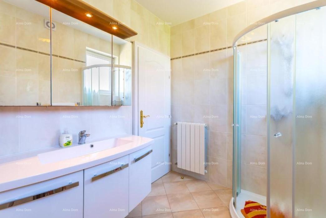 Casa con appartamenti e piscina a Premantura – vista mare!