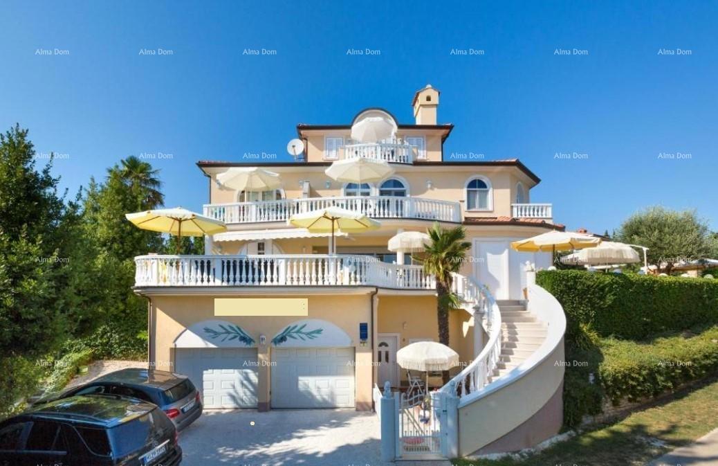 Casa con appartamenti e piscina a Premantura – vista mare!
