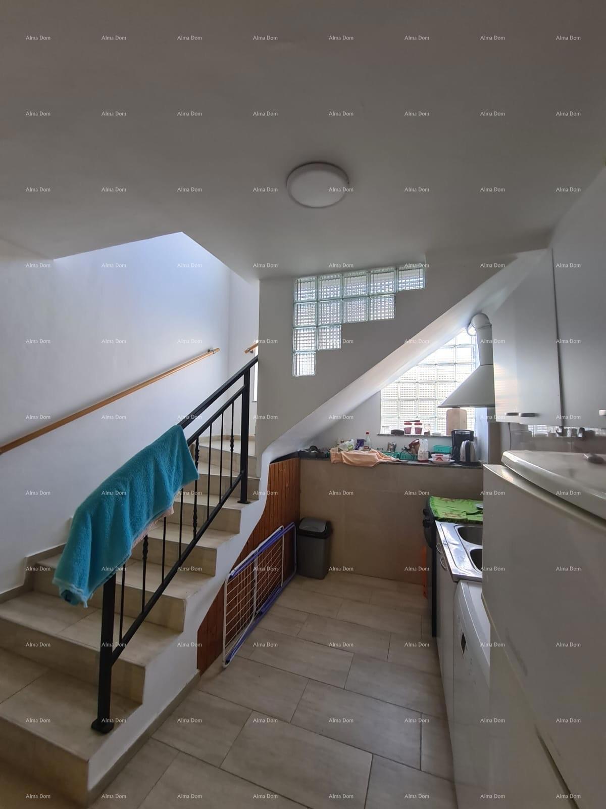 Eccellente opportunità! Vendita di una casa ristrutturata nel centro di Medulin! Vista mare!