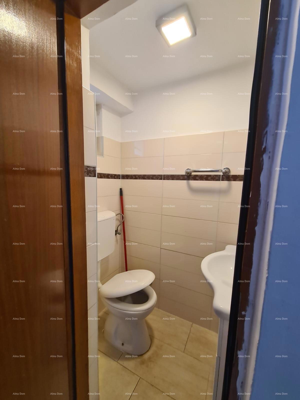 Eccellente opportunità! Vendita di una casa ristrutturata nel centro di Medulin! Vista mare!