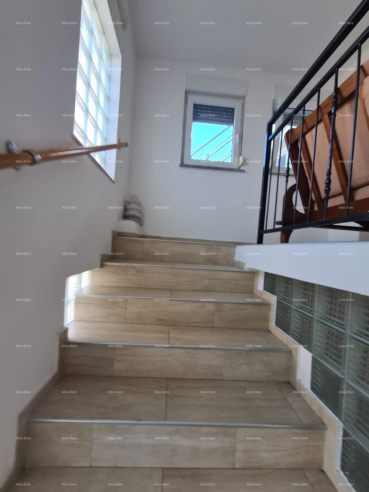 Eccellente opportunità! Vendita di una casa ristrutturata nel centro di Medulin! Vista mare!