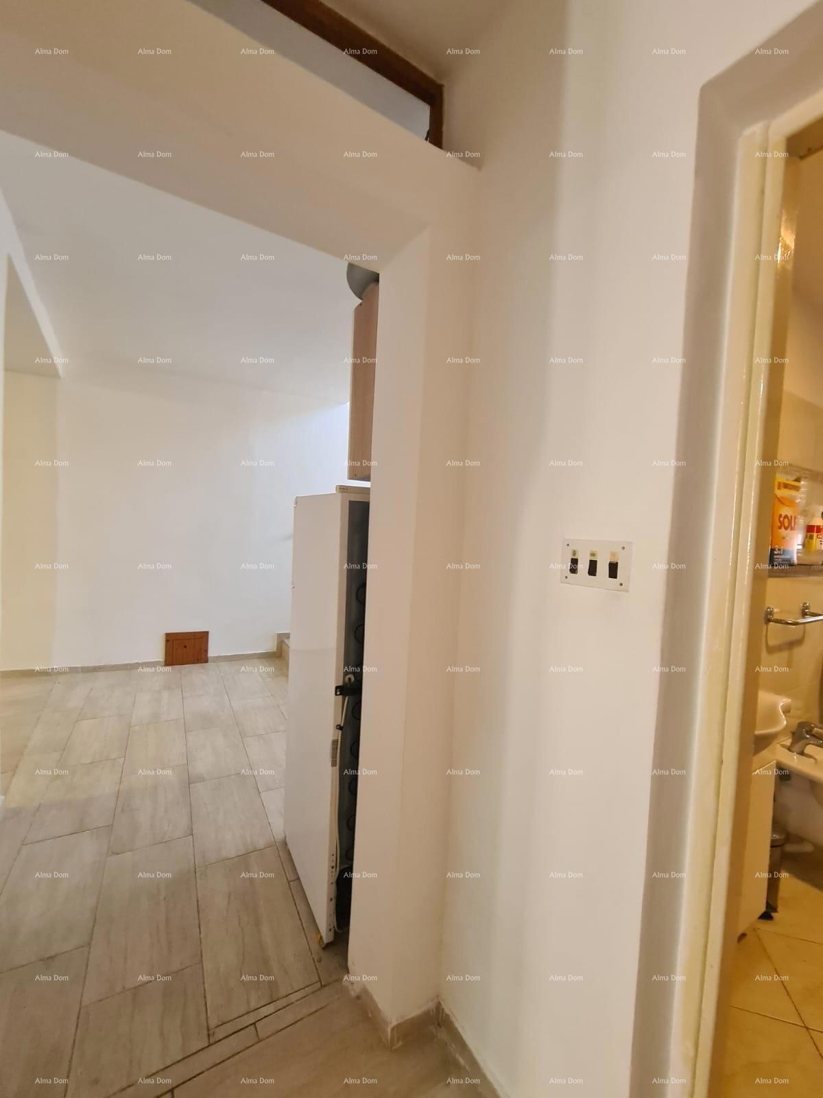 Eccellente opportunità! Vendita di una casa ristrutturata nel centro di Medulin! Vista mare!