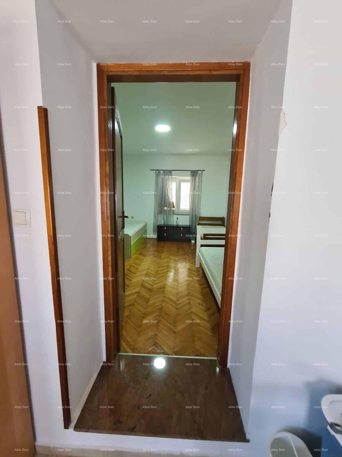 Eccellente opportunità! Vendita di una casa ristrutturata nel centro di Medulin! Vista mare!