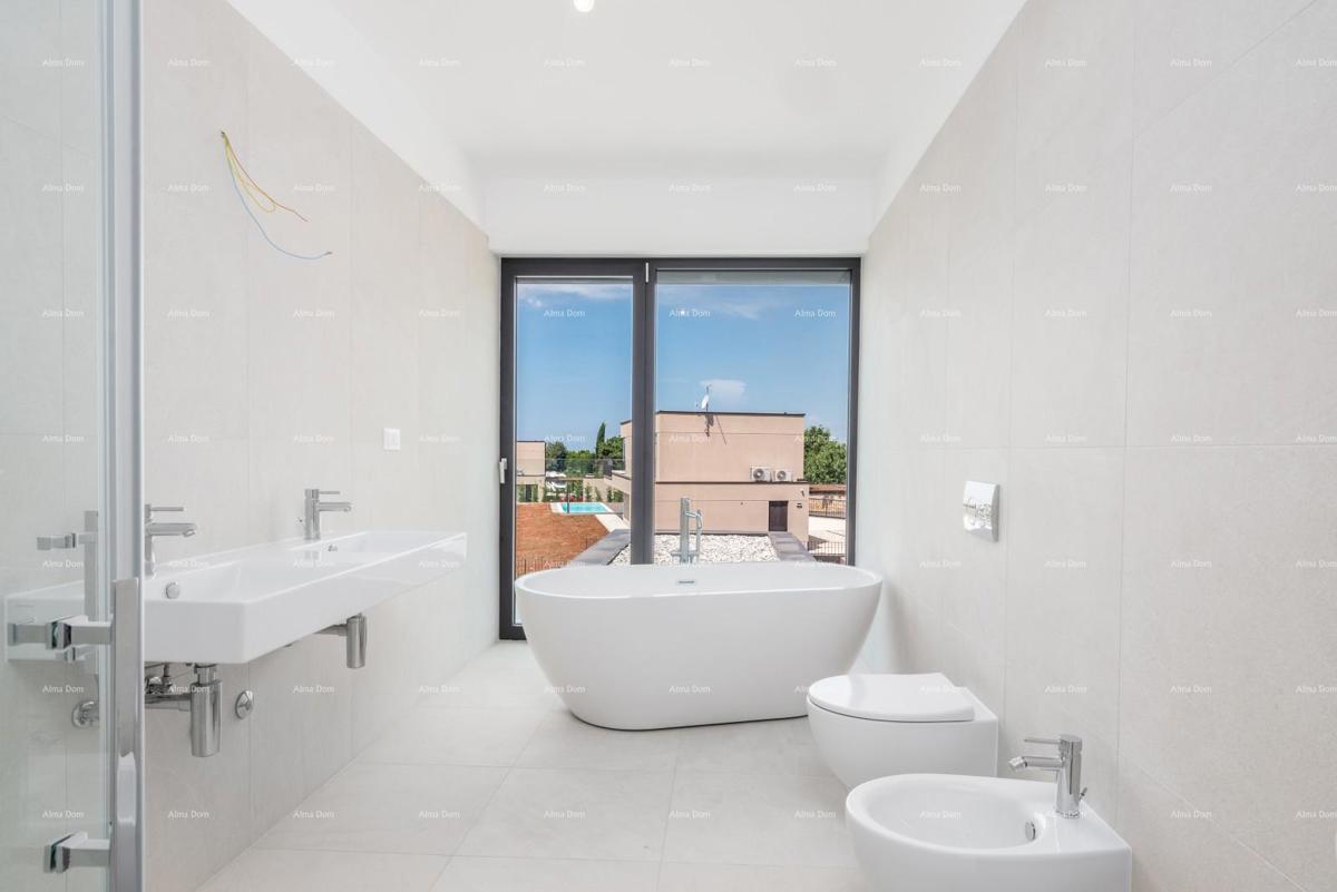 Casa Familiare di Lusso con Piscina in Vendita a Labinci, Vicino a Poreč