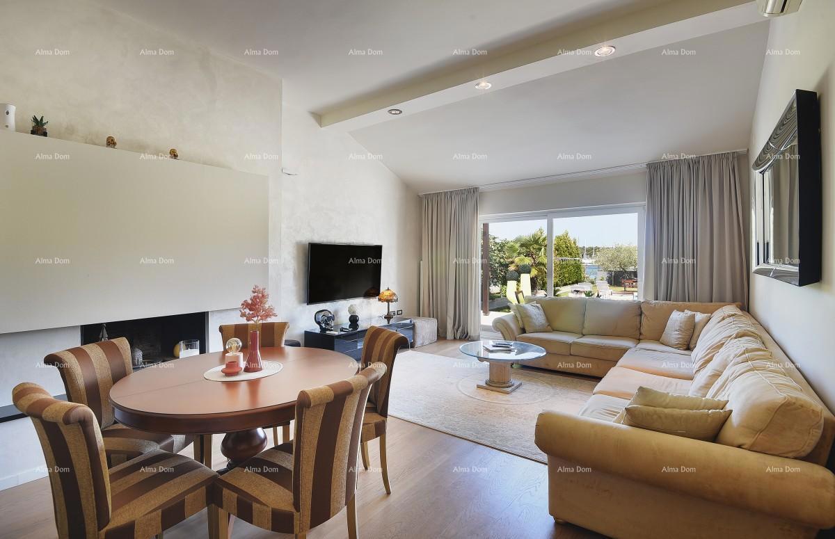 Primo fila al mare e alla spiaggia – casa con piscina e grande giardino, Pješčana Uvala!