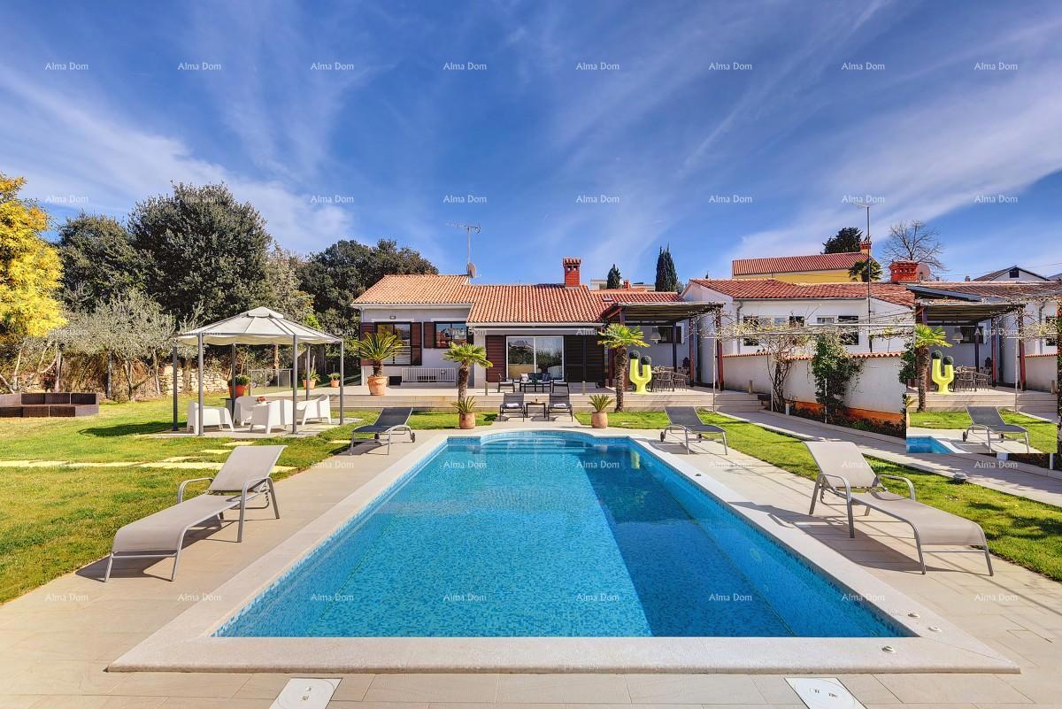 Primo fila al mare e alla spiaggia – casa con piscina e grande giardino, Pješčana Uvala!