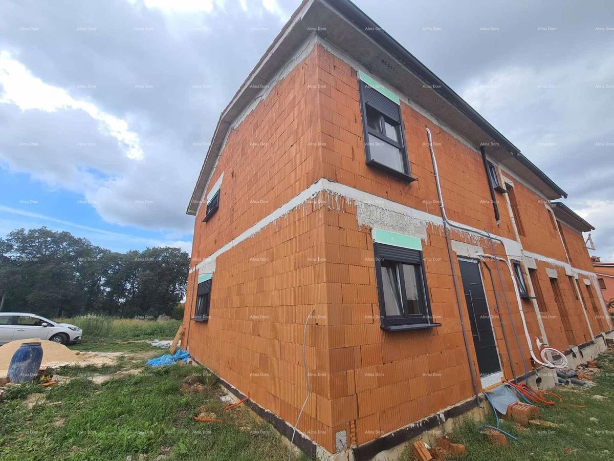 In vendita appartamento su due piani con piscina a Ližnjan