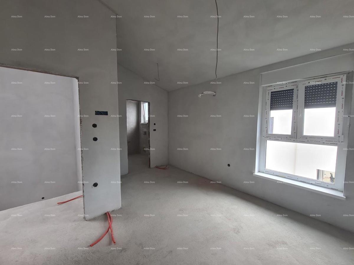 In vendita appartamento su due piani con piscina a Ližnjan