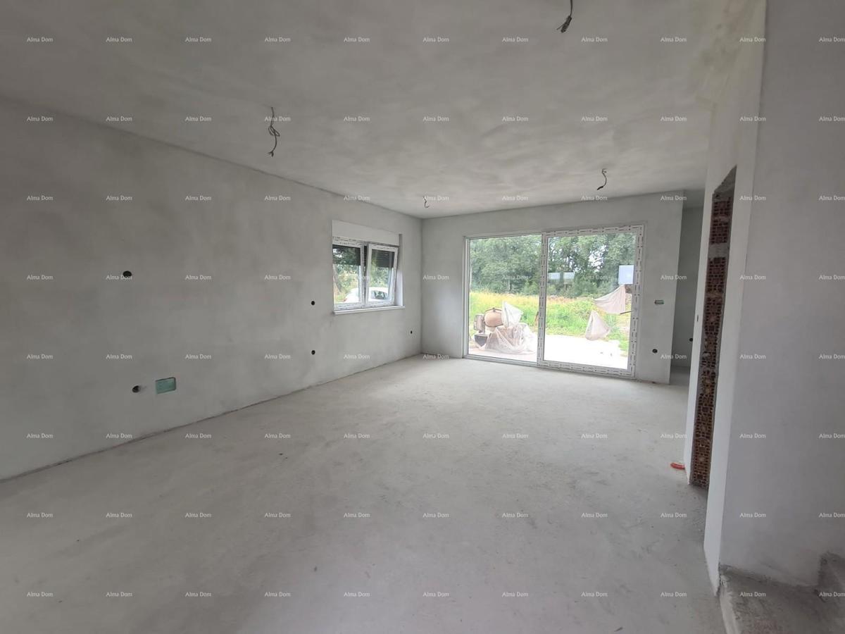 In vendita appartamento su due piani con piscina a Ližnjan