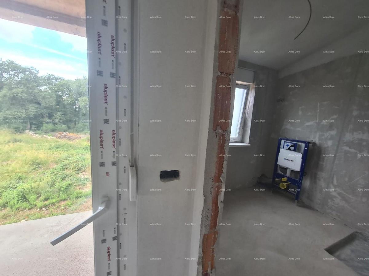 In vendita appartamento su due piani con piscina a Ližnjan