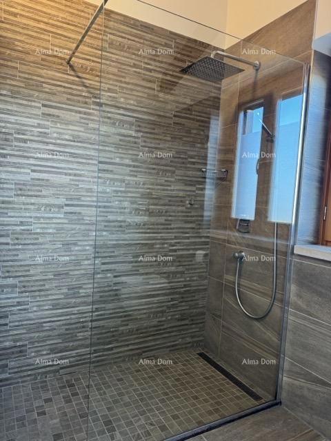 Casa Mediterranea con piscina e vista mare, Raša