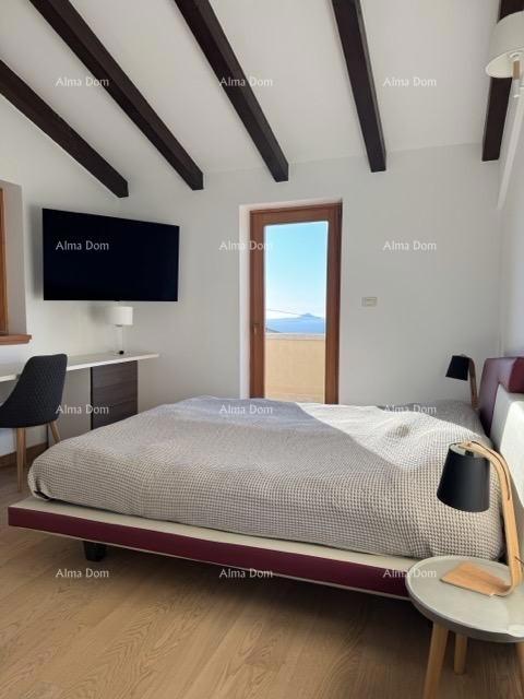 Casa Mediterranea con piscina e vista mare, Raša