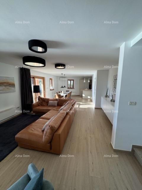 Casa Mediterranea con piscina e vista mare, Raša