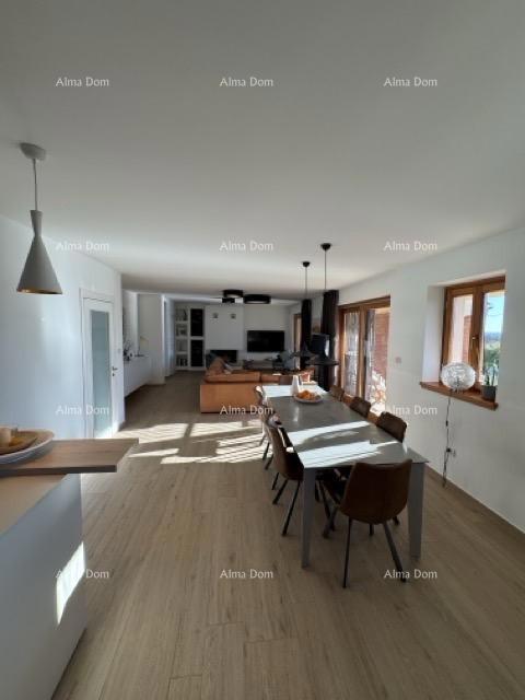 Casa Mediterranea con piscina e vista mare, Raša