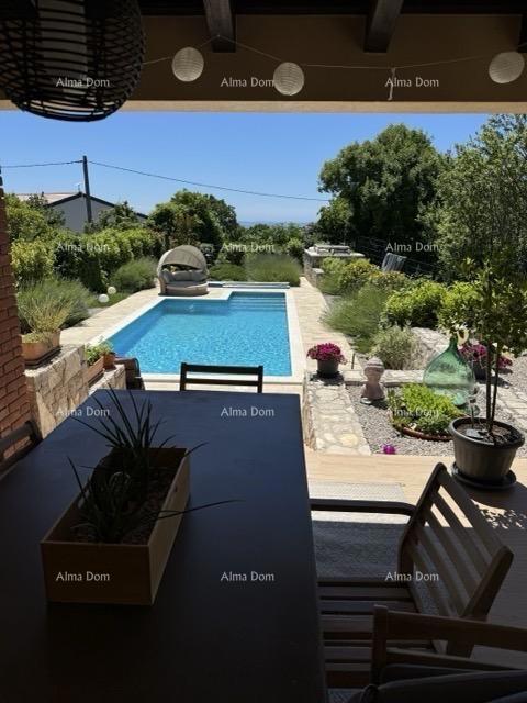 Casa Mediterranea con piscina e vista mare, Raša