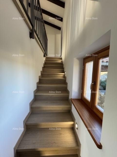 Casa Mediterranea con piscina e vista mare, Raša