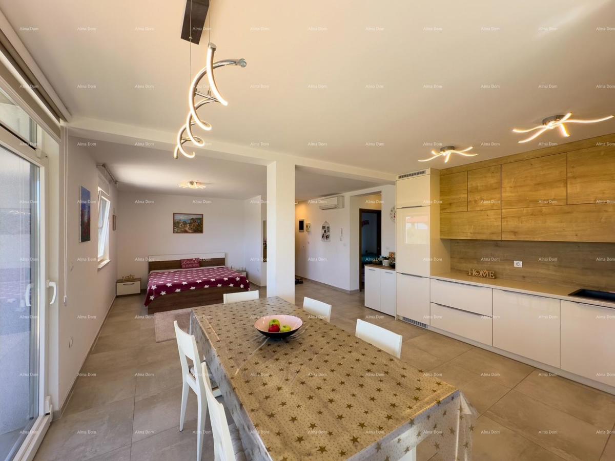 Vendiamo un appartamento al piano terra con piscina privata. Medolino