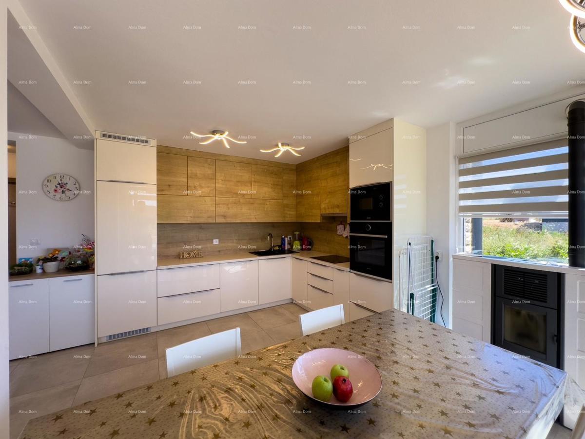 Vendiamo un appartamento al piano terra con piscina privata. Medolino