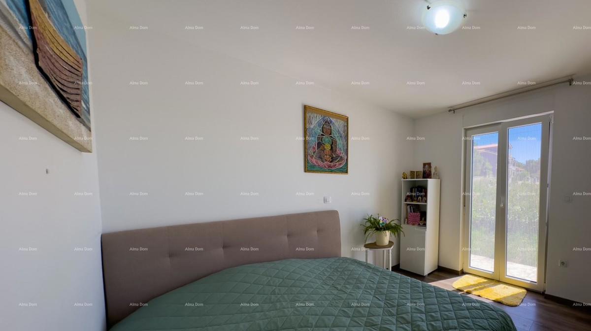 Vendiamo un appartamento al piano terra con piscina privata. Medolino