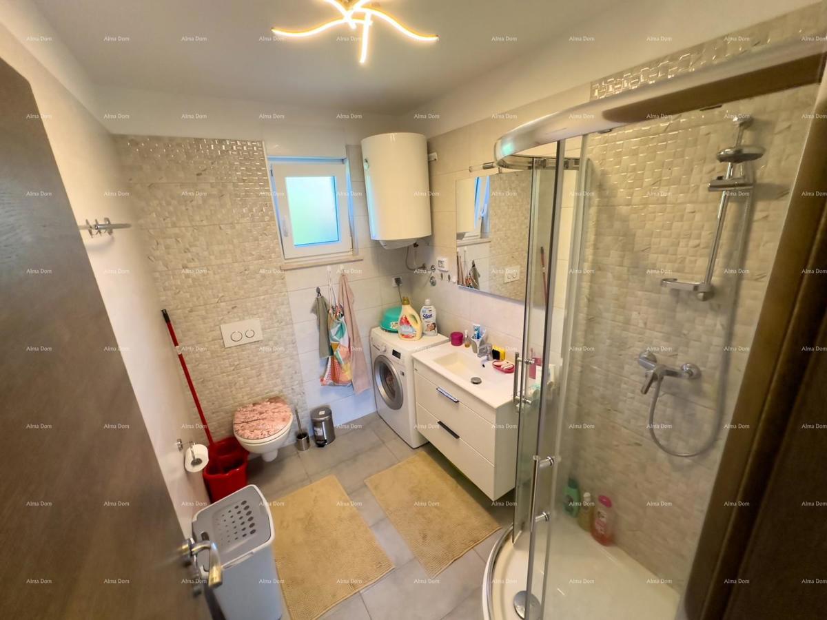 Vendiamo un appartamento al piano terra con piscina privata. Medolino