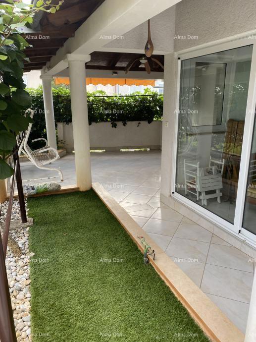 Pula – Casa con due unità abitative, a 50 m dal mare