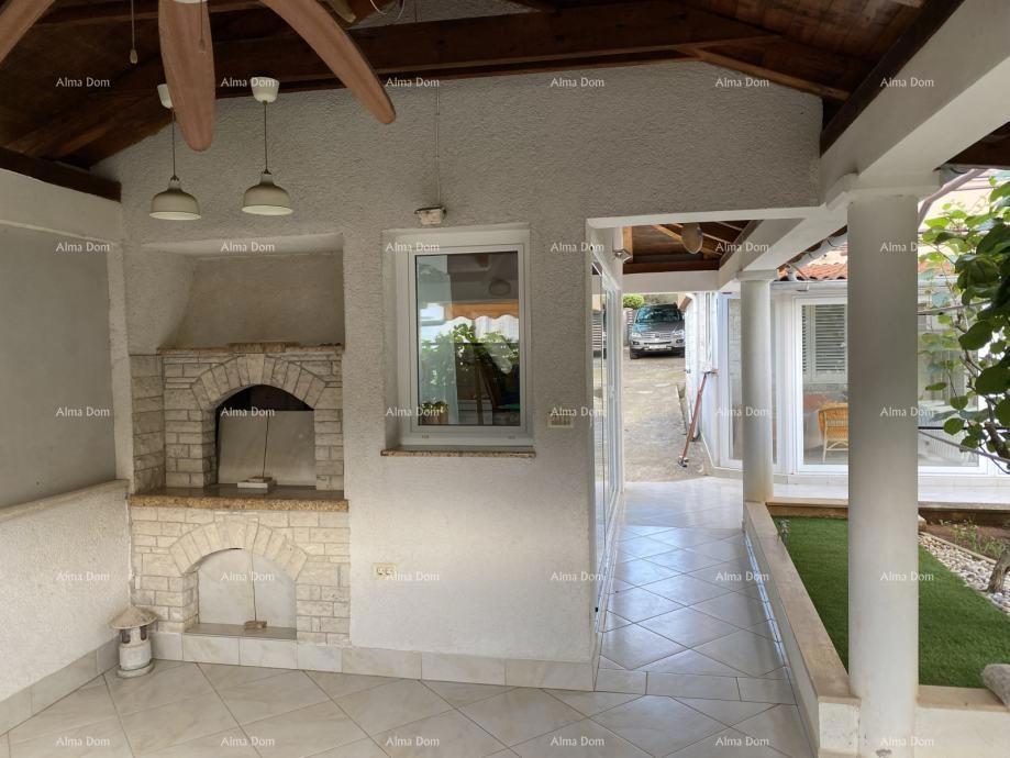 Pula – Casa con due unità abitative, a 50 m dal mare