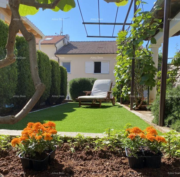 Pula – Casa con due unità abitative, a 50 m dal mare