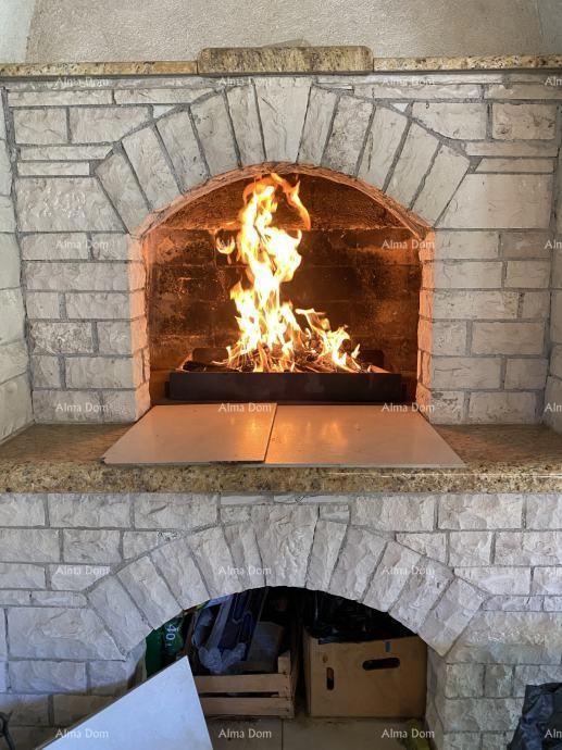 Pula – Casa con due unità abitative, a 50 m dal mare