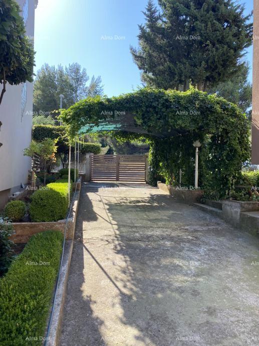 Pula – Casa con due unità abitative, a 50 m dal mare