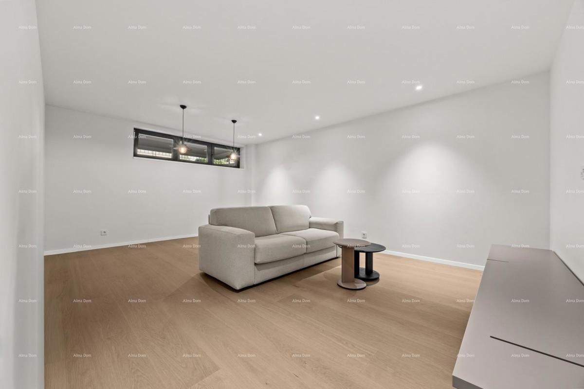 Primo fila al mare! Casa di lusso a Umago, a 300 m dal mare - perfetta per famiglie con comfort moderni.