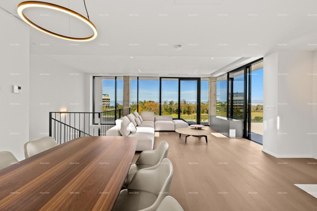 Primo fila al mare! Casa di lusso a Umago, a 300 m dal mare - perfetta per famiglie con comfort moderni.