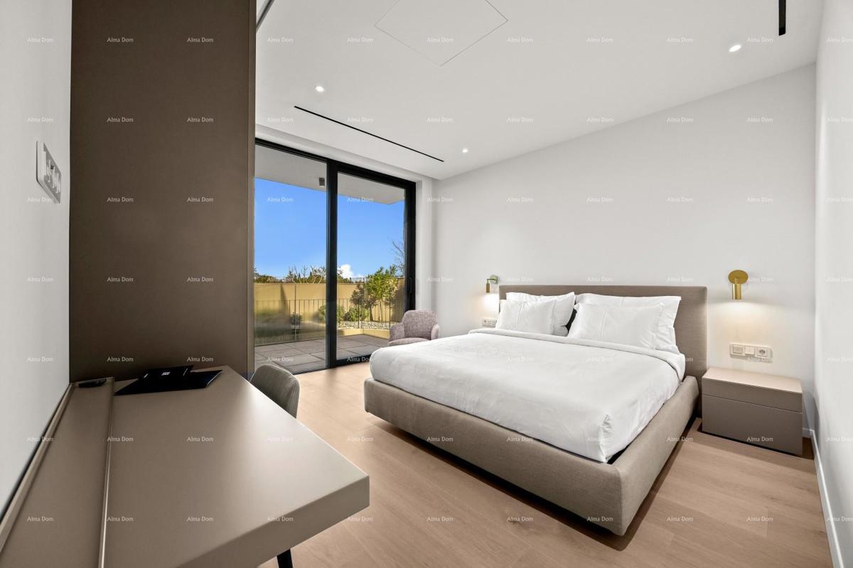 Primo fila al mare! Casa di lusso a Umago, a 300 m dal mare - perfetta per famiglie con comfort moderni.