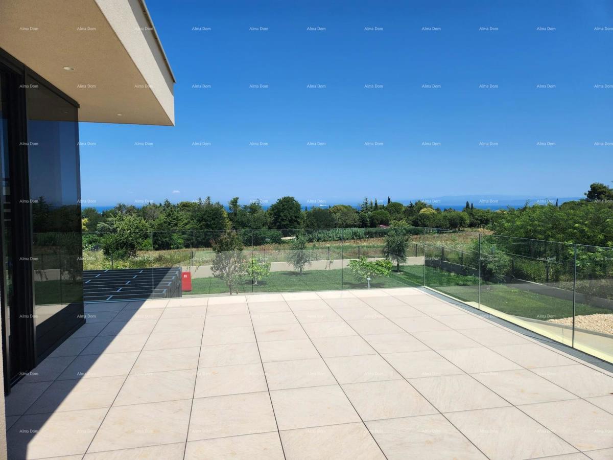 Casa di lusso a Umago, 300 m dal mare - perfetta per famiglie con comfort moderni