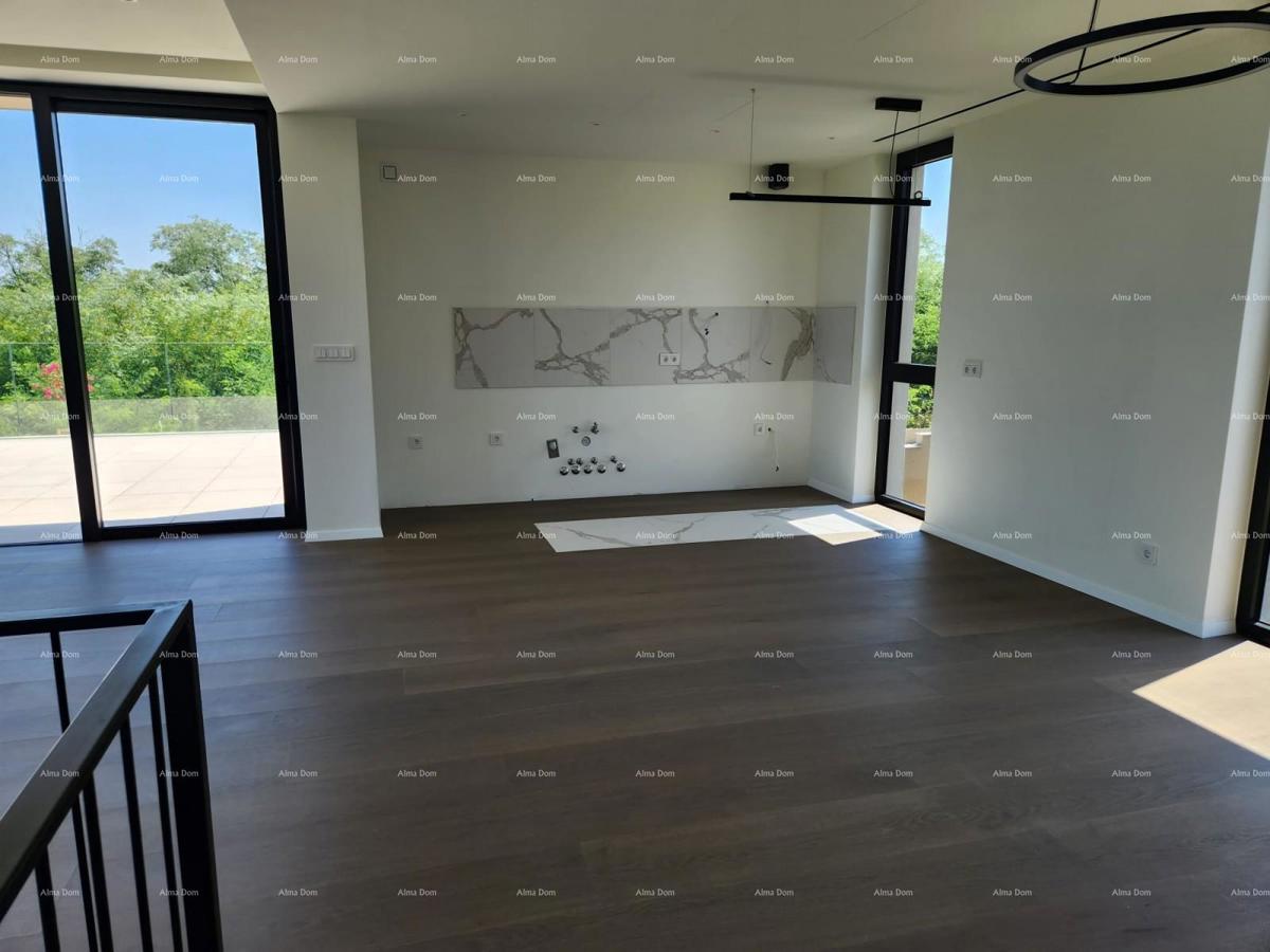 Casa di lusso a Umago, 300 m dal mare - perfetta per famiglie con comfort moderni