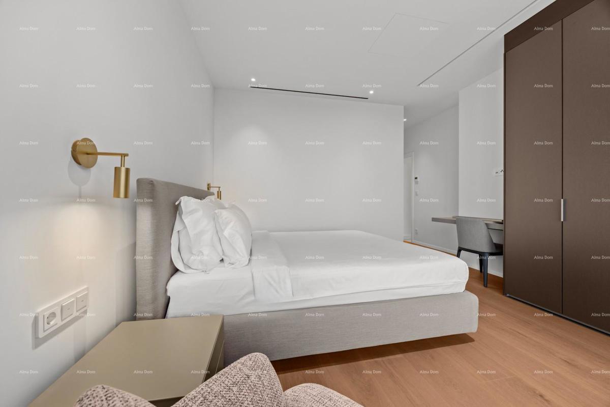 Primo fila al mare! Casa di lusso a Umago, a 300 m dal mare - perfetta per famiglie con comfort moderni.